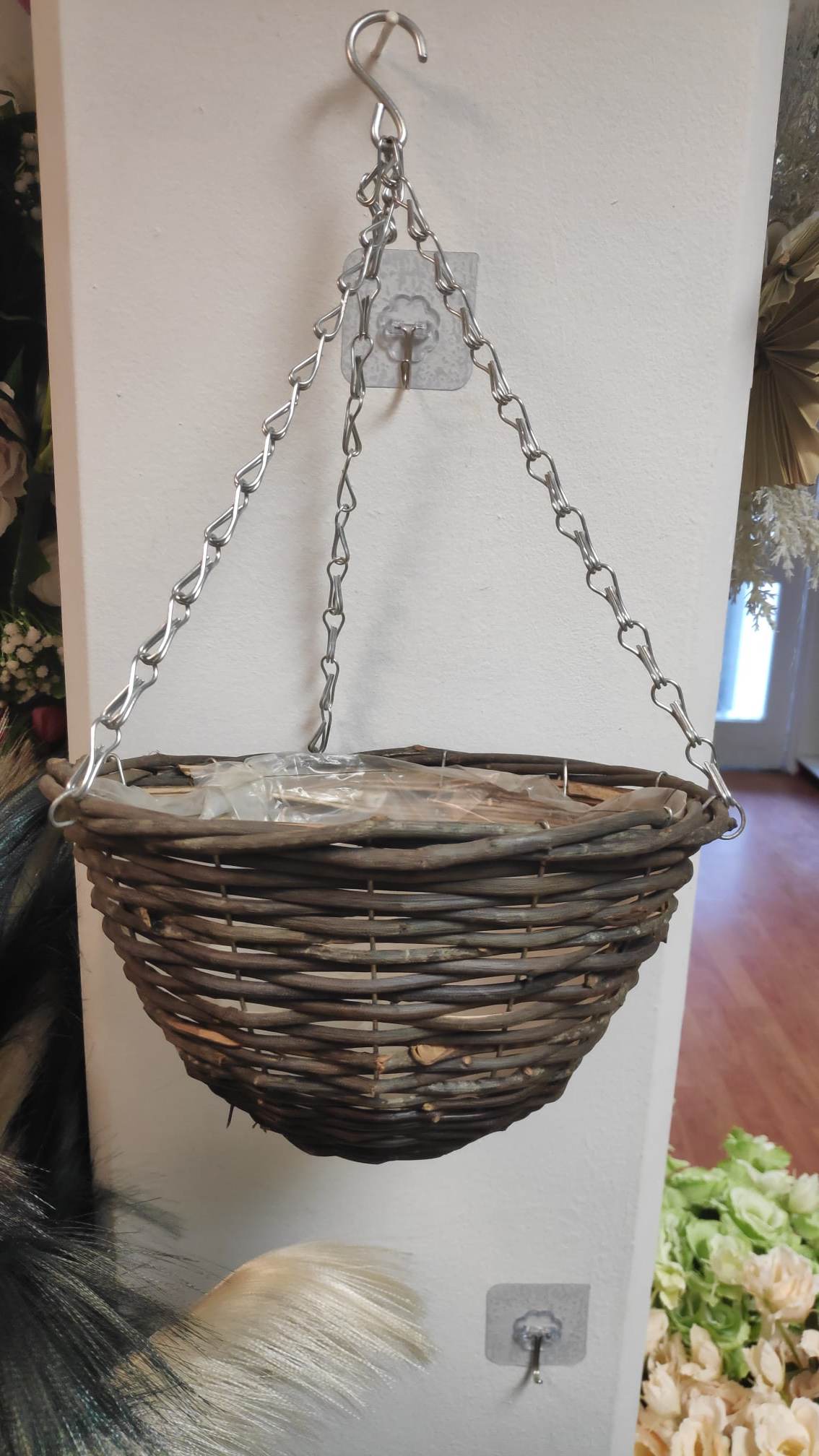 RATTAN ROUND PLASTIC LINED HANGING BASKET 10 INCH